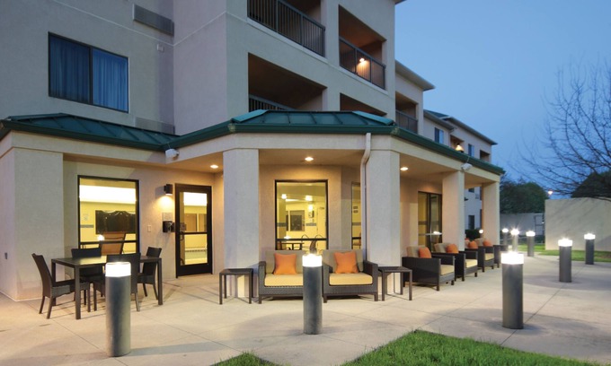 Dayton Hotel | Courtyard by Marriott Dayton North