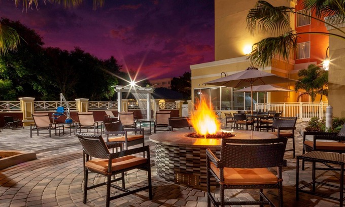 DeLand Hotel | Courtyard by Marriott DeLand Historic Downtown