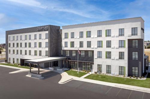 Fargo Hotel | Courtyard by Marriott Fargo