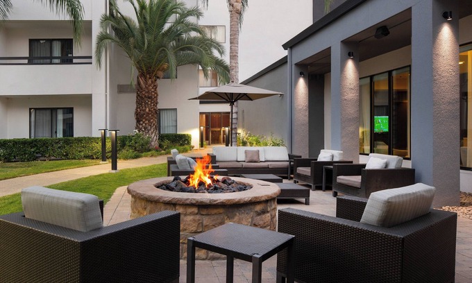 Raisin Hotel | Courtyard by Marriott Fresno