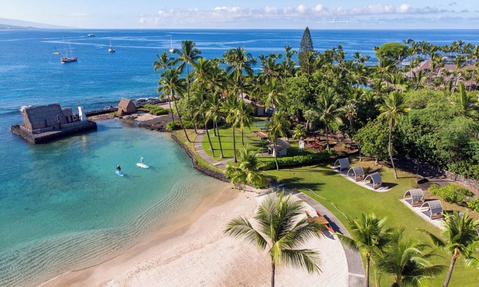 Historic Kailua Village Hotel | Courtyard by Marriott King Kamehameha's Kona Beach Hotel