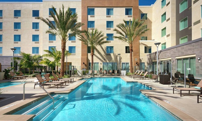 Hawthorne Hotel | Courtyard by Marriott Los Angeles LAX/Hawthorne