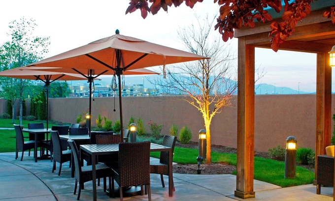 Medford Hotel | Courtyard by Marriott Medford Airport
