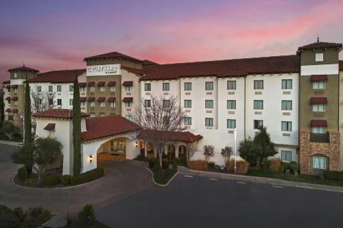 Paso Robles Hotel | Courtyard by Marriott Paso Robles