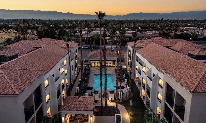 Palm Springs Hotel | Courtyard By Marriott Palm Springs