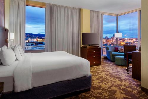 Downtown Portland Hotel | Courtyard by Marriott Portland City Center