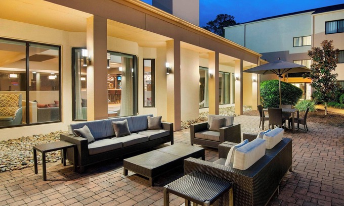 Savannah Hotel | Courtyard by Marriott Savannah Midtown