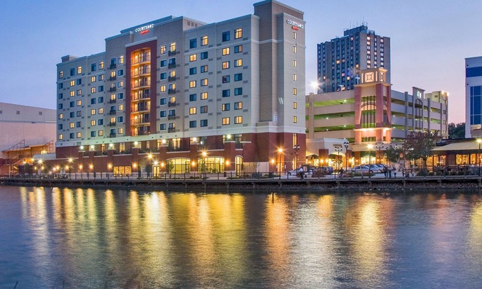 Gaithersburg Hotel | Courtyard by Marriott Gaithersburg Washingtonian Center