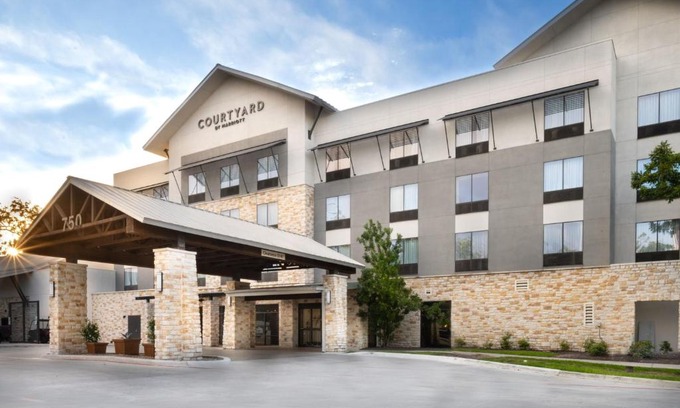 New Braunfels Hotel | Courtyard by Marriott New Braunfels River Village