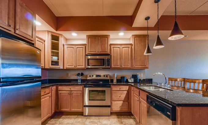 Wisconsin Dells Condo | COURTYARD.JACUZZI tub!!.