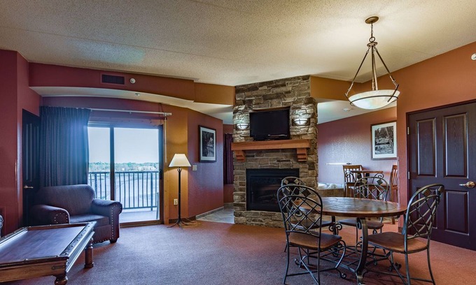 Wisconsin Dells Condo | COURTYARD. JACUZZI tub!!