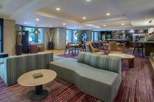Ashley Oaks Hotel | Courtyard Knoxville Cedar Bluff