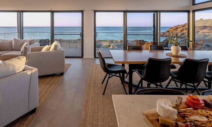 Penneshaw Apartment | Cove Landing Marina Apartment 1 SS Karatta Sleep 4