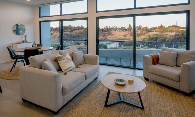 Penneshaw Apartment | Cove Landing Marina Apartment 2 SS James Comrie Sleeps 4