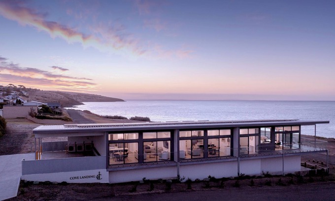 Penneshaw Apartment | Cove Landing Marina Apartments 1&2 Sleeps 8