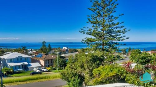 Caves Beach House | Cove on Caves - Minutes from the Beach