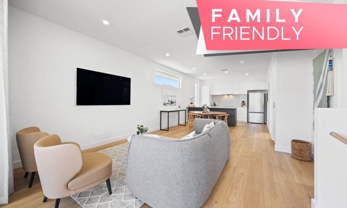 Glenelg North Apartment | Cove @ Palmstone - 2BR, Parking, Wifi
