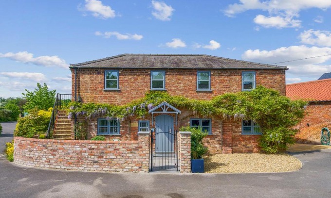 Louth House | Covenham Holiday Cottages