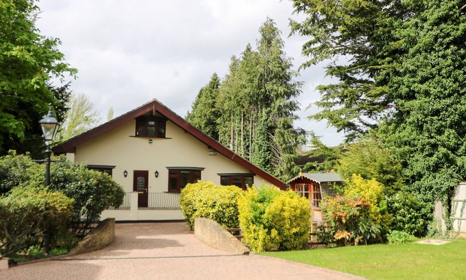Old Windsor Cottage | COVENTINA, pet friendly, luxury holiday cottage in Wraysbury