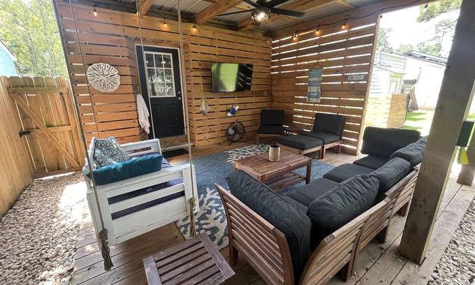 North Charleston House | Covered patio, fenced back yard, open floor plan