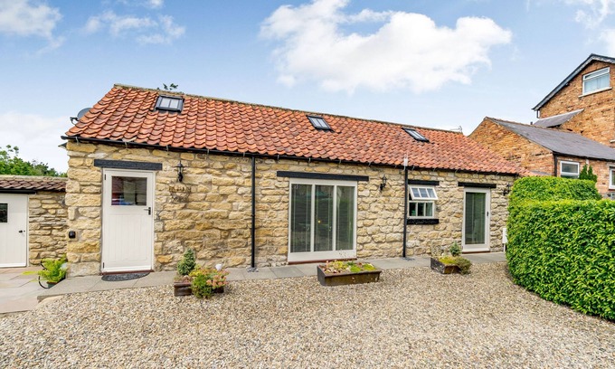Snainton Apartment | COW BYRE COTTAGE, pet friendly, luxury holiday cottage in Snainton