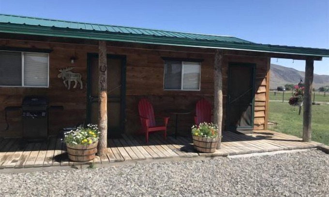 Cody Apartment | Cowboy Bunkhouse #2, clean rustic charm, located in South Fork Valley, 10 minutes from Downtown Cody
