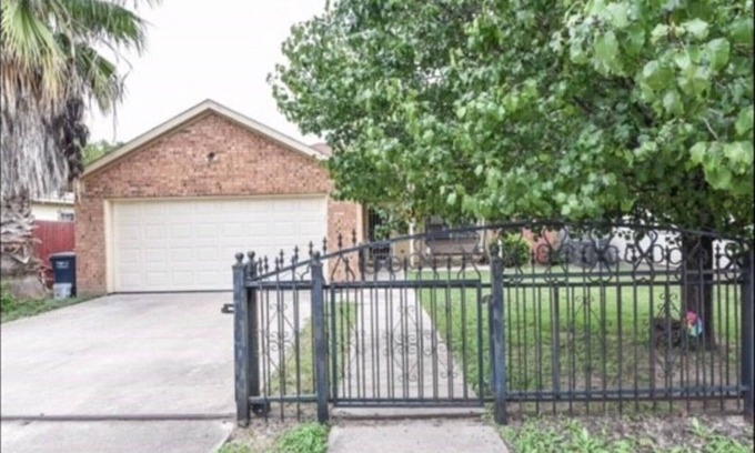 Fort Worth House | Cowtown Casa ~ Stockyards, Fort Worth TX ~