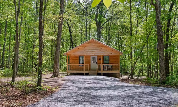 Fort Payne Cabin | Coyote Den