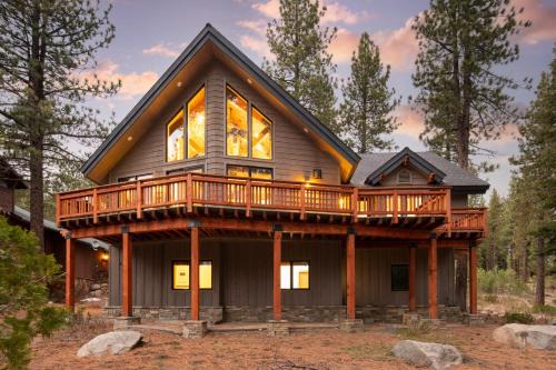 Truckee House | Coyote Moon by AvantStay Cabin WSauna Mins from DT Truckee NorthStar