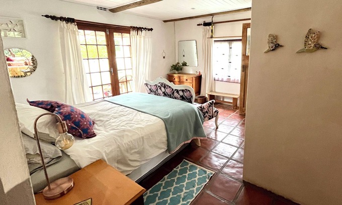Baardskeerdersbos Cottage | Cozy 1-bedroom artist's cottage in Baardskeerdersbos