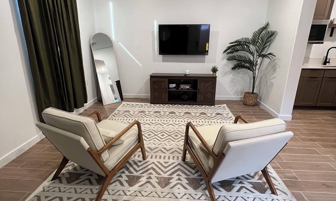 Pumpkin Center House | Cozy 1-bedroom 1 Bath Studio in Bakersfield