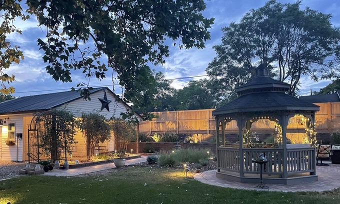 Grand Junction Cottage | Cozy 1 bedroom 1937 Carriage House