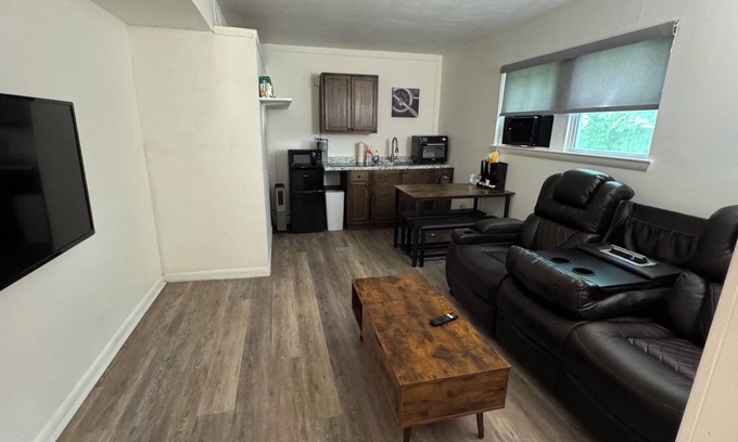 Norfolk - Virginia Beach Apartment | Cozy 1-bedroom apartment in amazing Virginia Beach with WiFi, AC