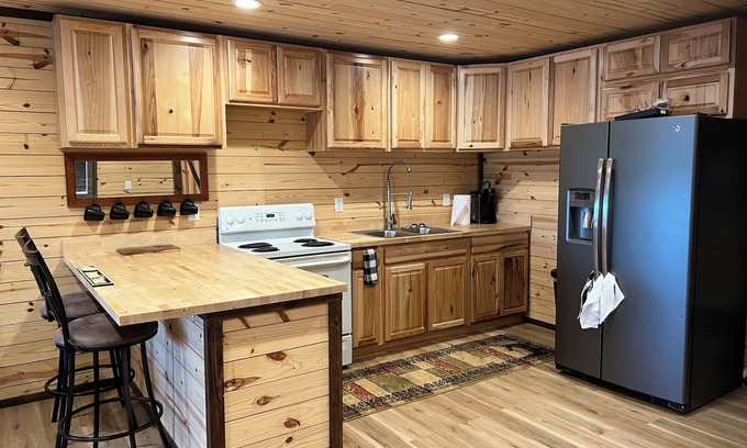 Bean Station Apartment | Cozy 1-bedroom apartment with WiFi, AC with a great view of Cherokee Lake.