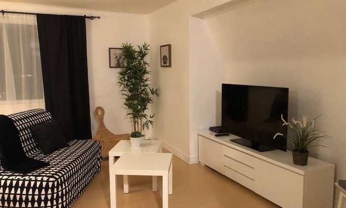 Port Credit Apartment | Cozy 1 Bedroom apartment near the Lake