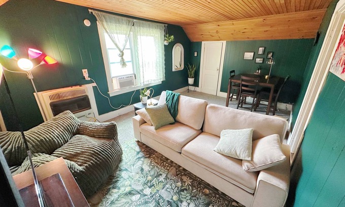 Liverpool Apartment | Cozy 1-bedroom apartment in lovely Liverpool with AC