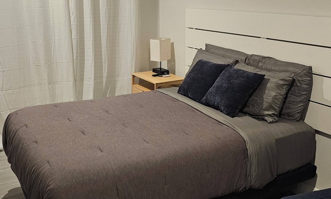 South Main House | Cozy 1-bedroom apartment in nice Houston with AC, WiFi