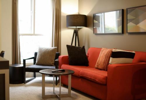 South Yarra Apartment | Cozy 1 Bedroom Apartment With Pool And Gym