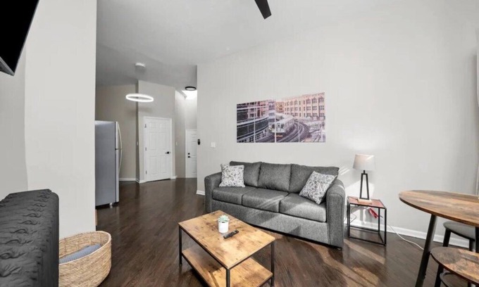 Logan Square Apartment | Cozy 1 Bedroom Apt near Logan Sq Chicago