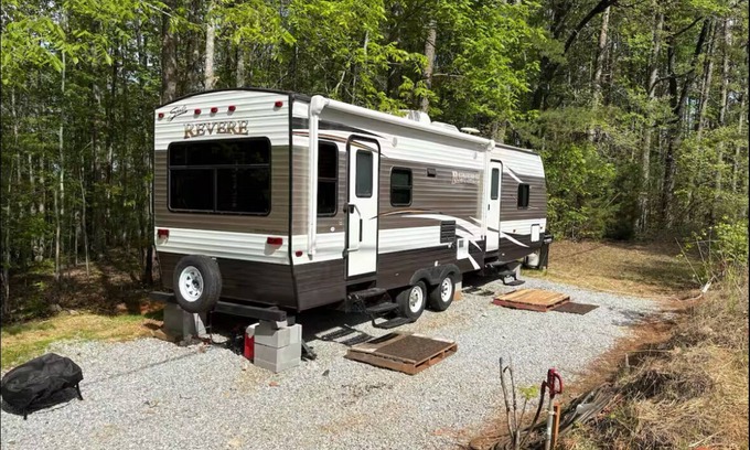 Salem House | Cozy 1-bedroom camper close to Clemson and Lake Jocassee