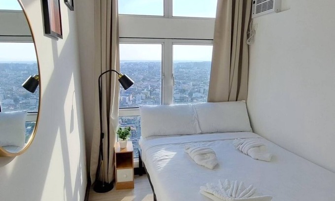 Bangkal Condo | Cozy 1-bedroom condo San Lorenzo Place Makati WiFi 4KM NAIA