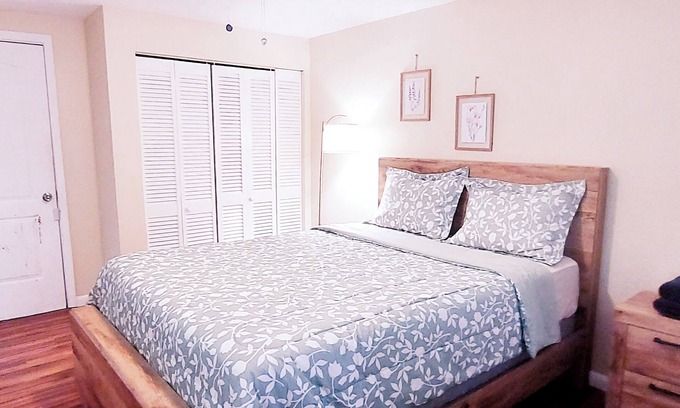 Arlington Cottage | Cozy 1-bedroom cottage with WiFi and AC in charming Jacksonville