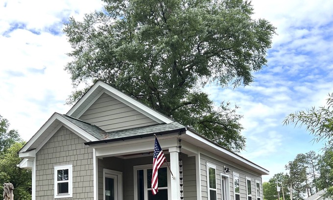 Old Town Cottage | Cozy 1-bedroom cottage in the Village of Pinehurst