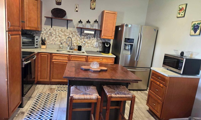 Forest Park Cottage | Cozy 1-bedroom cottage with WiFi, AC, fully furnished in charming Savannah.