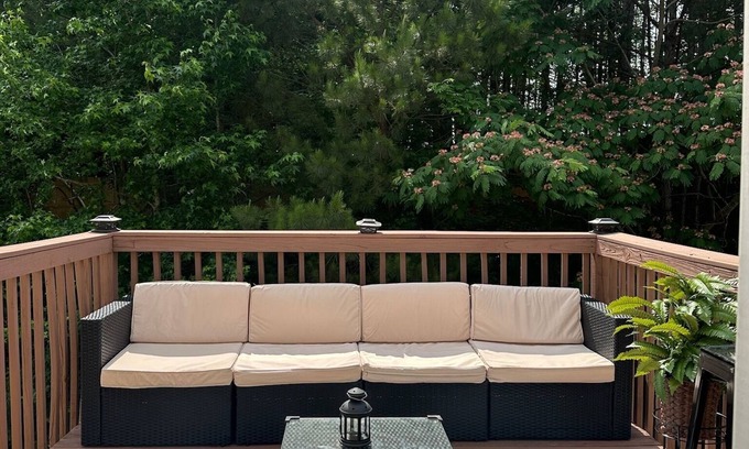 Union City House | Cozy 1-bedroom guest room with AC and WiFi in Union City. Close to airport