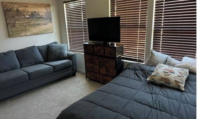 Clover House | Cozy 1-bedroom in charming Clover with fitness room, WiFi. Shared home.