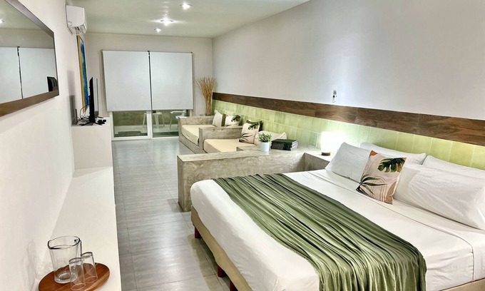12th Street Apartment | Cozy 1-bedroom apartment in gorgeous Playa del Carmen with WiFi, AC, Plunge Pool