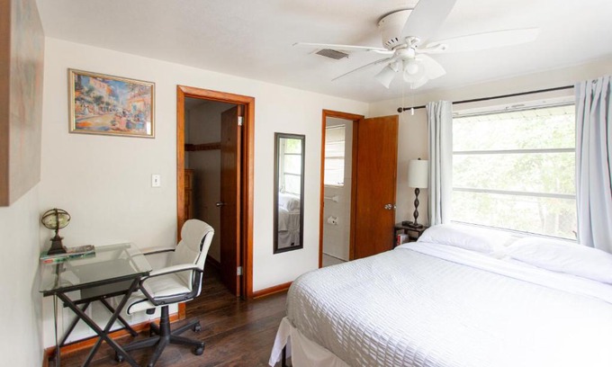 Jacksonville Beach House | Cozy 1 Bedroom Unit - 4 Blocks from Jax Beach Pier!