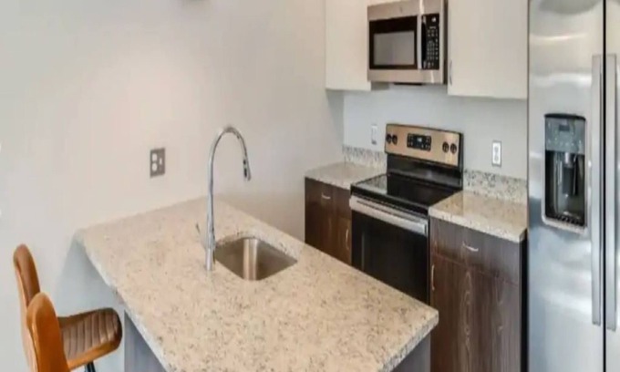 Detroit Apartment | Cozy 1-bedroom with WiFi and AC in amazing downtown Detroit