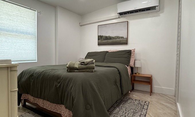 Opa-Locka House | Cozy 1 BR Miami Guesthouse: Free Parking, WiFi, Private Entry, Central Spot